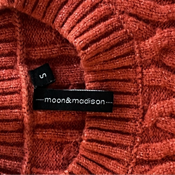 moon & madison Textured Knit Sweater in Deep Rust - Picture 3 of 5